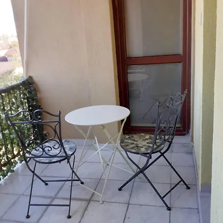 Promenada Mall Apartment4you